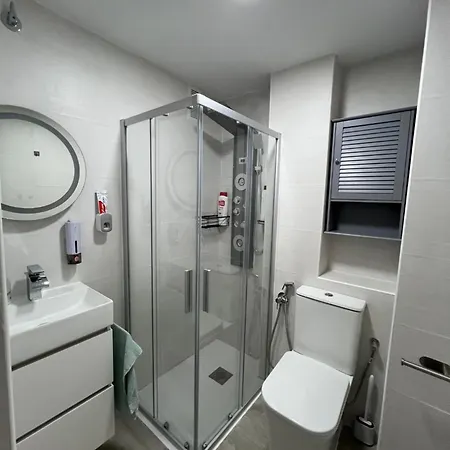 Privada Con Bano En Moderno * Cadiz